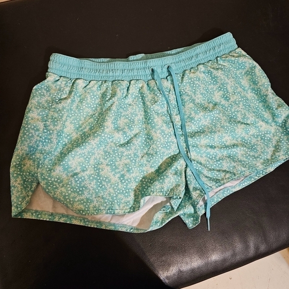 Old Navy Pants - Ladies old navy shorts
